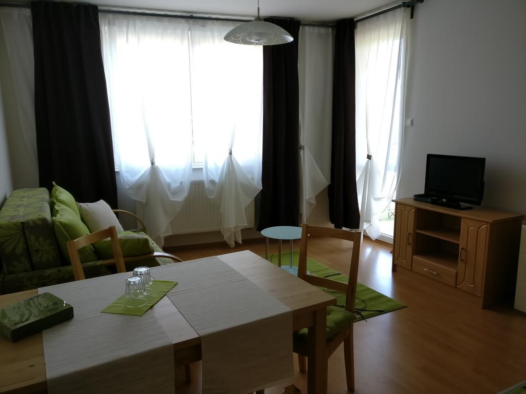 Jade Apartment Hegykő Exteriör bild