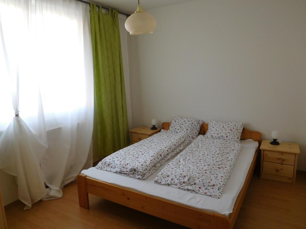 Jade Apartment Hegykő Exteriör bild