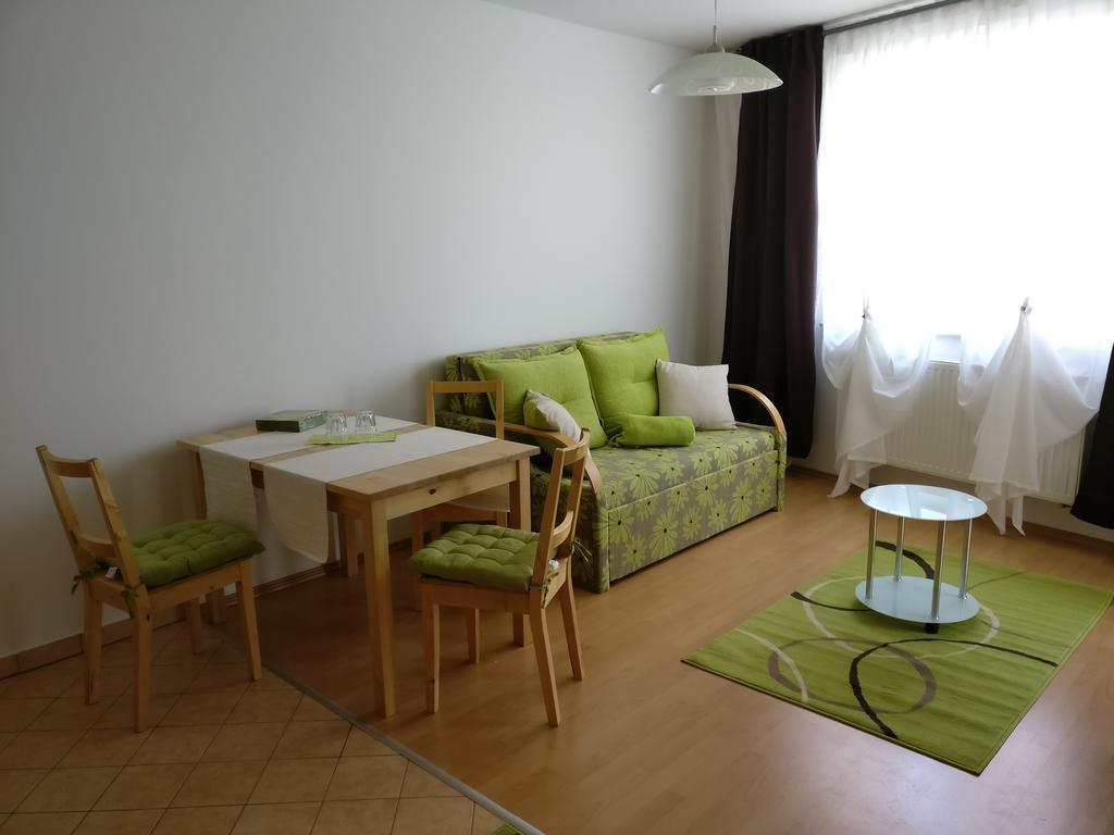 Jade Apartment Hegykő Exteriör bild